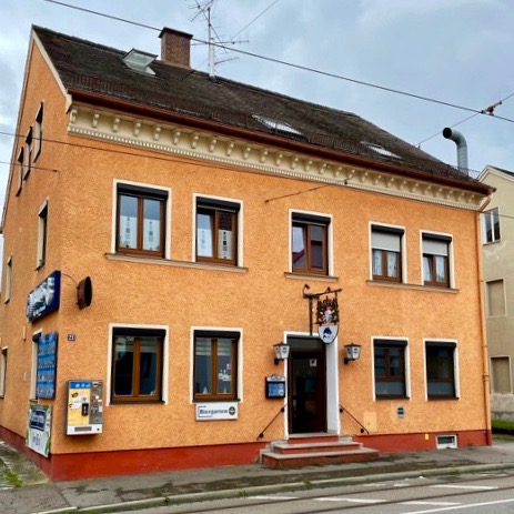 Mehrfamilienhaus mit Gastronomie und Biergarten in Augsburg Pfersee