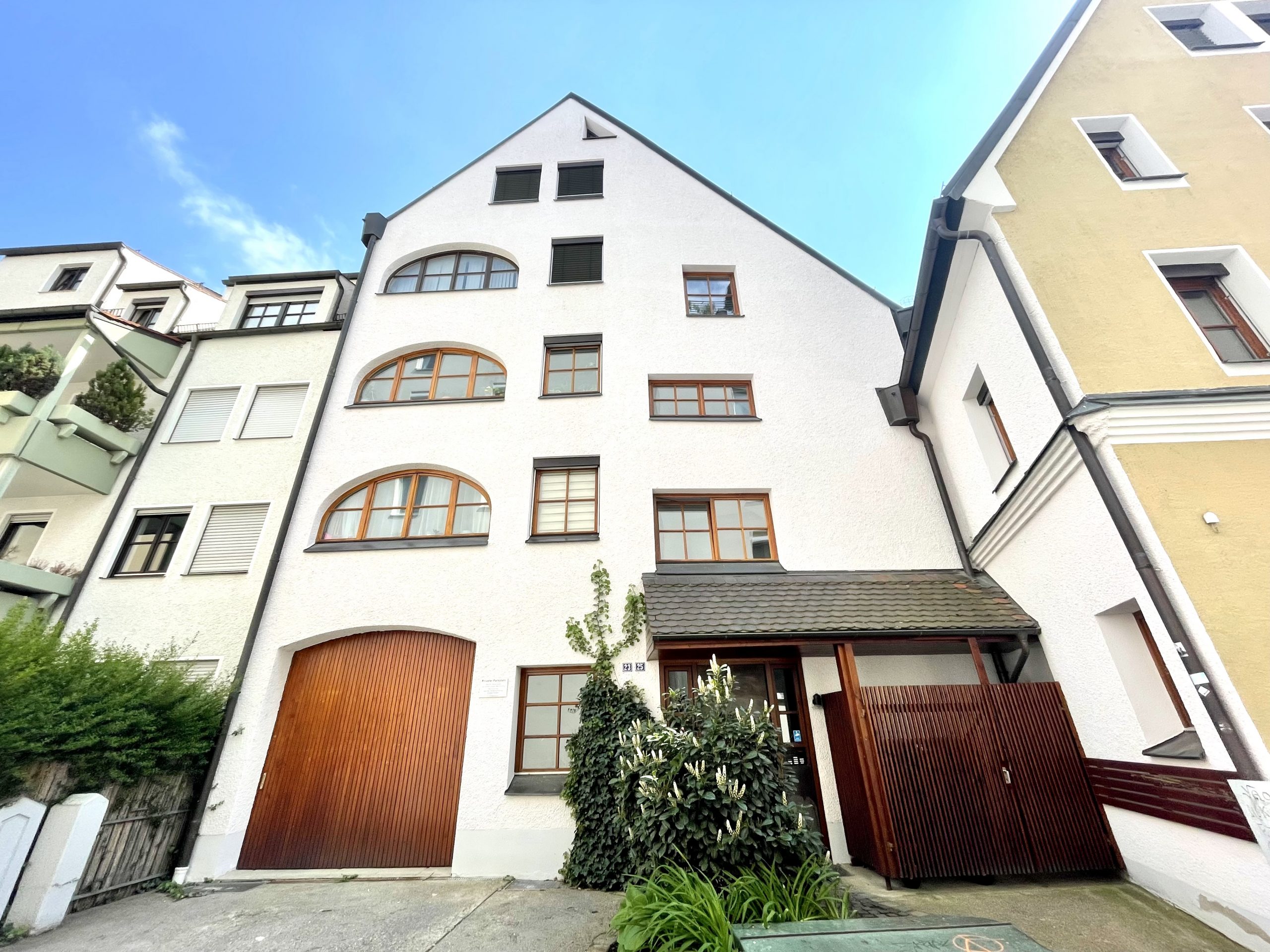 Sanierte 2-Zimmer Wohnung mit 76 m² Wohnfläche + 64 m² Souterrain-Fläche in der Innenstadt von Augsburg